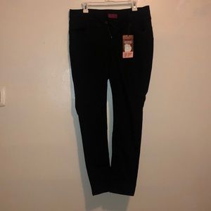 Black, highwaisted jeans